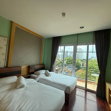 Greenview Ekkamai10 Suite Bangkok Esterno foto